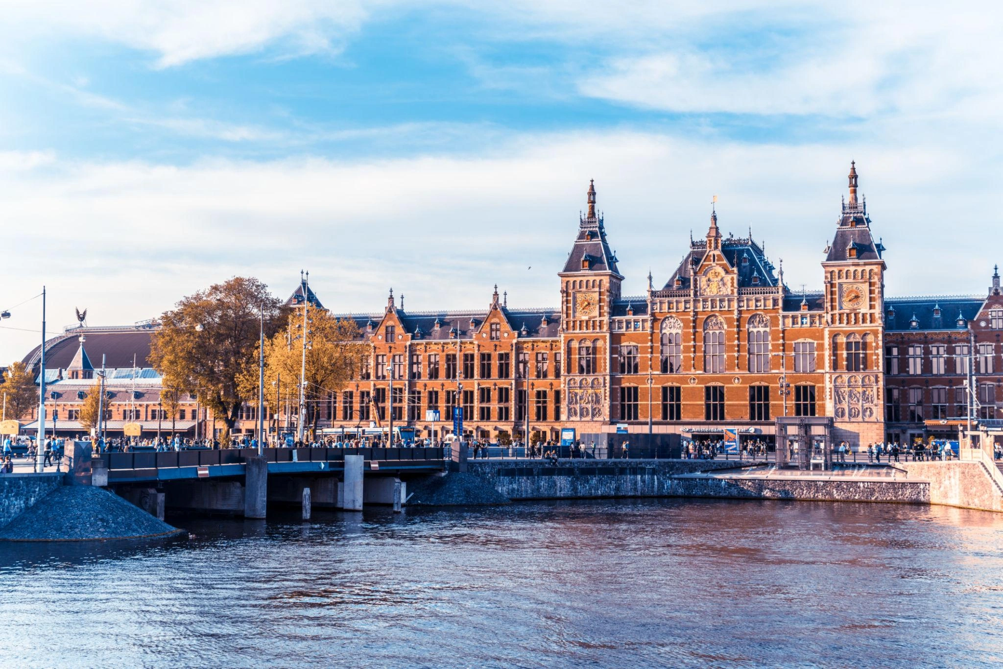 Amsterdam kanalen en waterkant van de stad