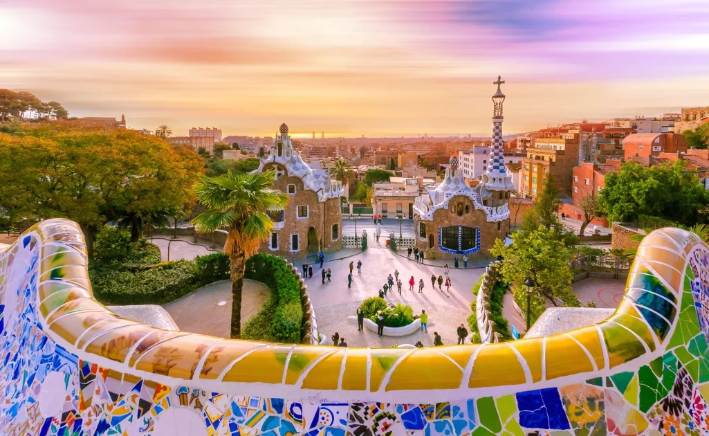 Barcelona skyline en Middellandse Zee waterkant in Catalonia