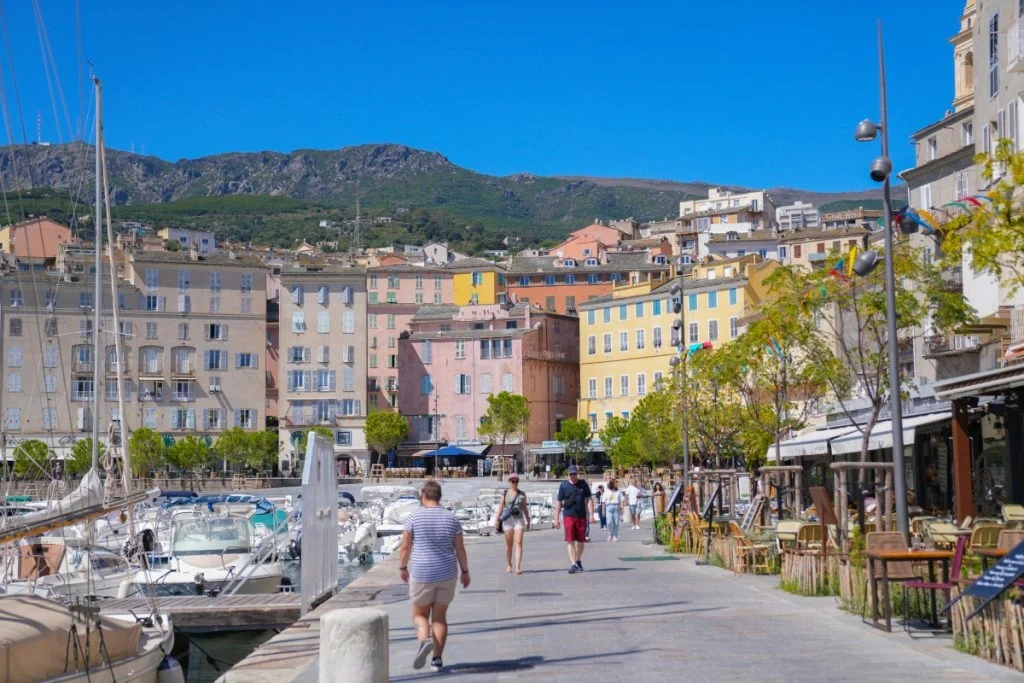 Bastia oude haven en citadel op de Corsicaanse kust