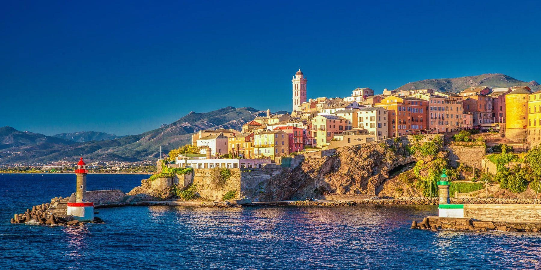 Bastia veerboothaven en Corsicaanse waterkant