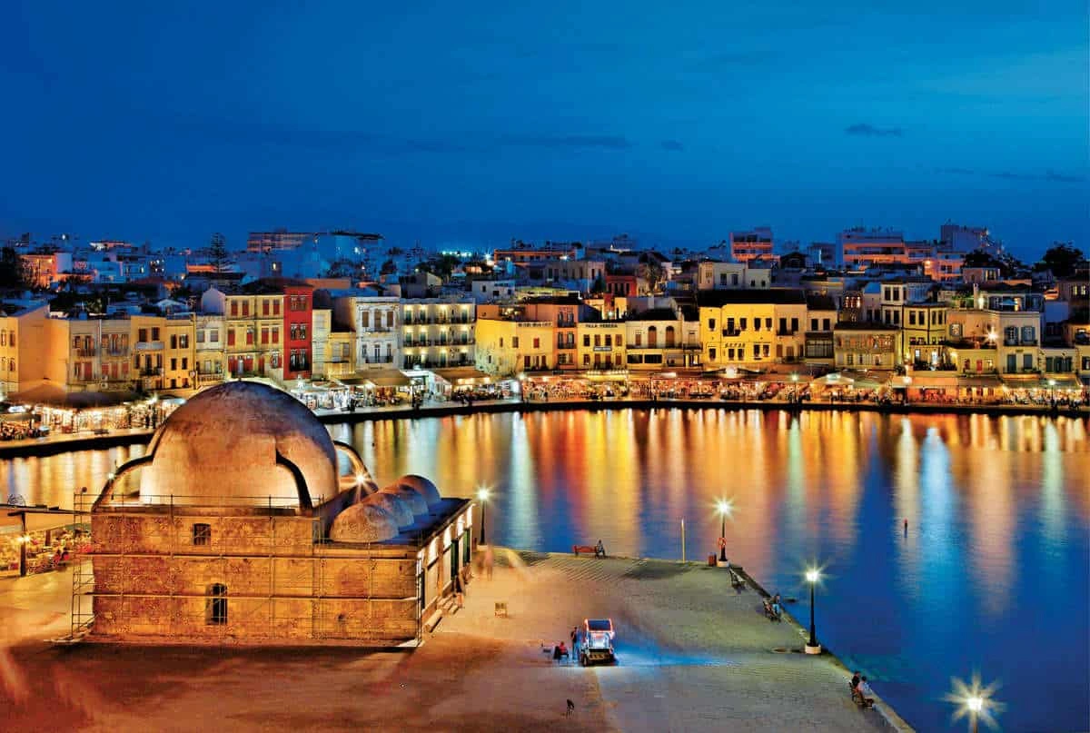 Chania Oude Venetiaanse Haven en vuurtoren op Kreta