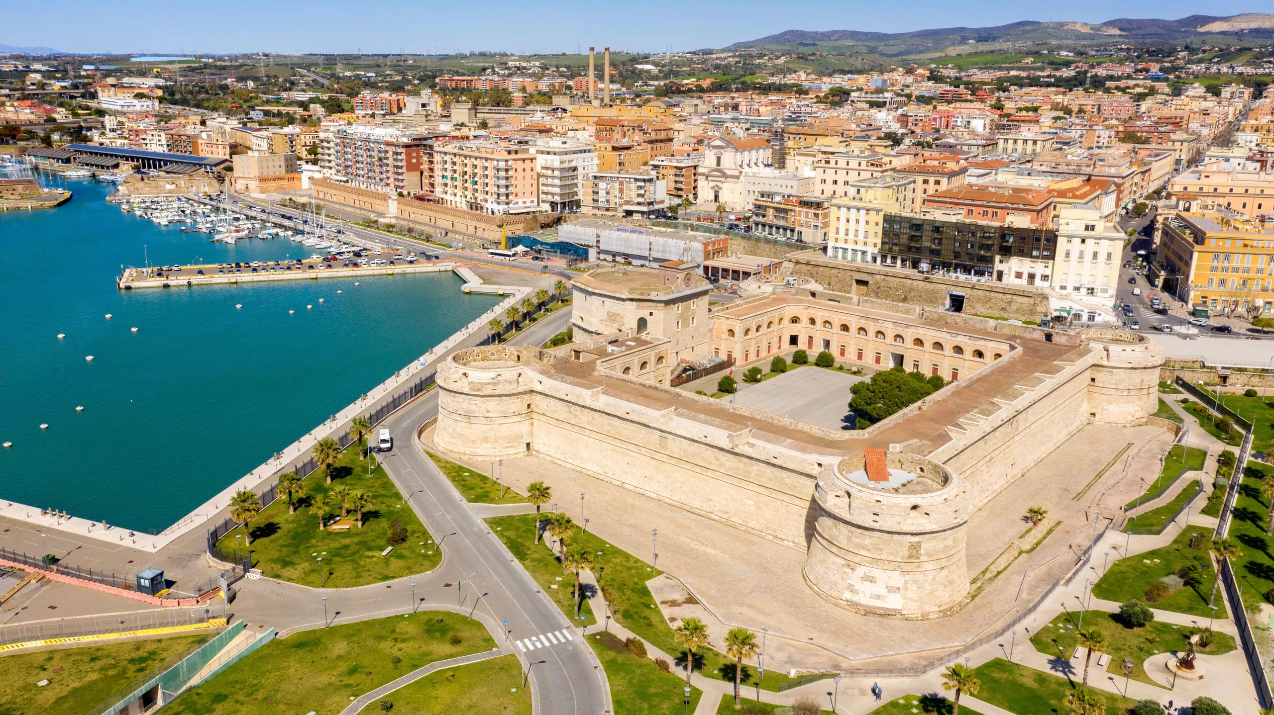 Civitavecchia waterkant en veerboottoegangspoort nabij Rome