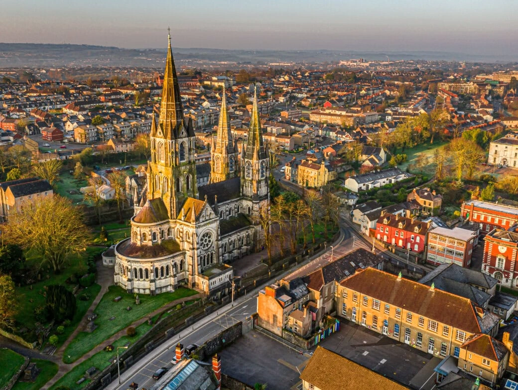 Cork stad, Rivier Lee en kleurrijke straten in zuidelijke Ierland