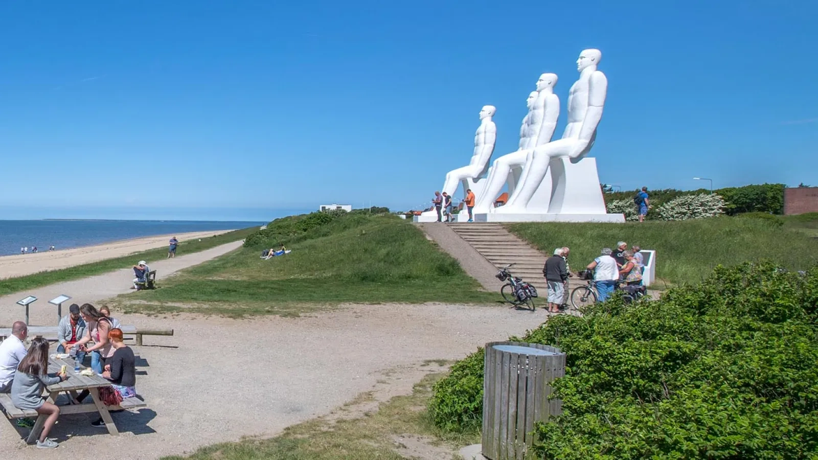 Esbjerg waterkant, Men bij Zee beeldhouwwerk en Deense Noordzeekust