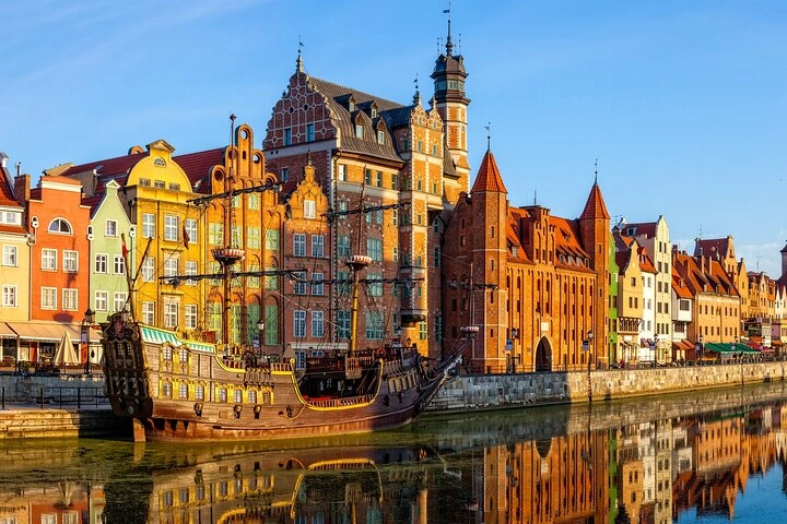 Gdynia waterkant, modernist stadscentrum en Oostzee kust in Polen