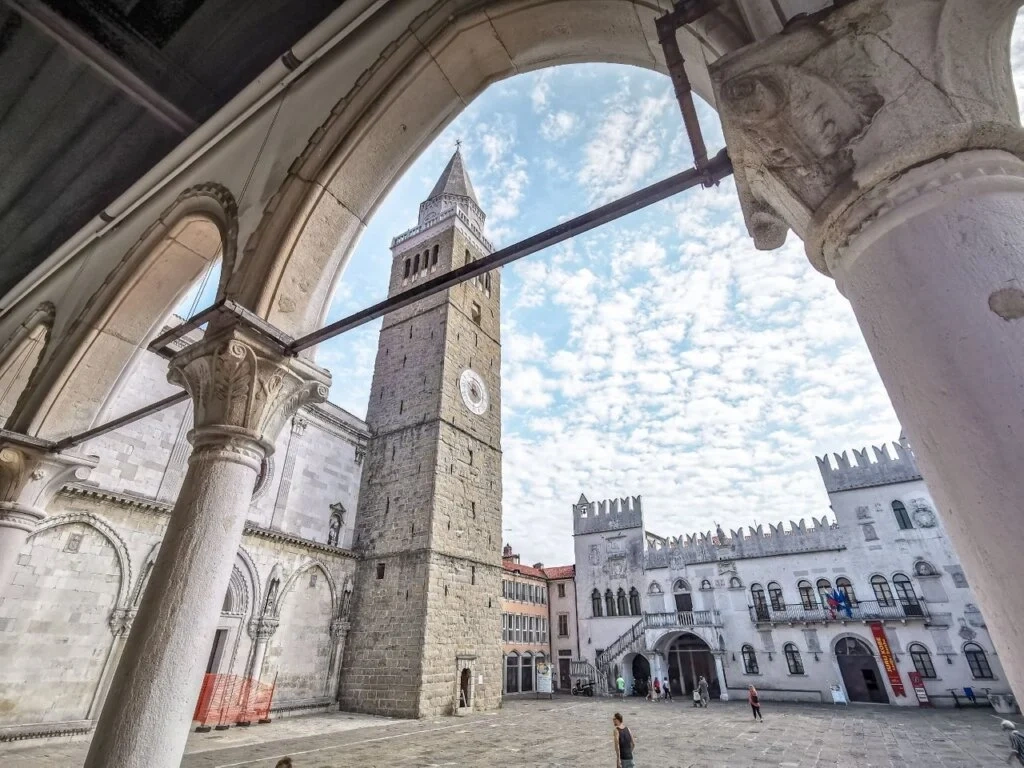 Koper oude stad, waterkant en Adriatische kust in Slovenië