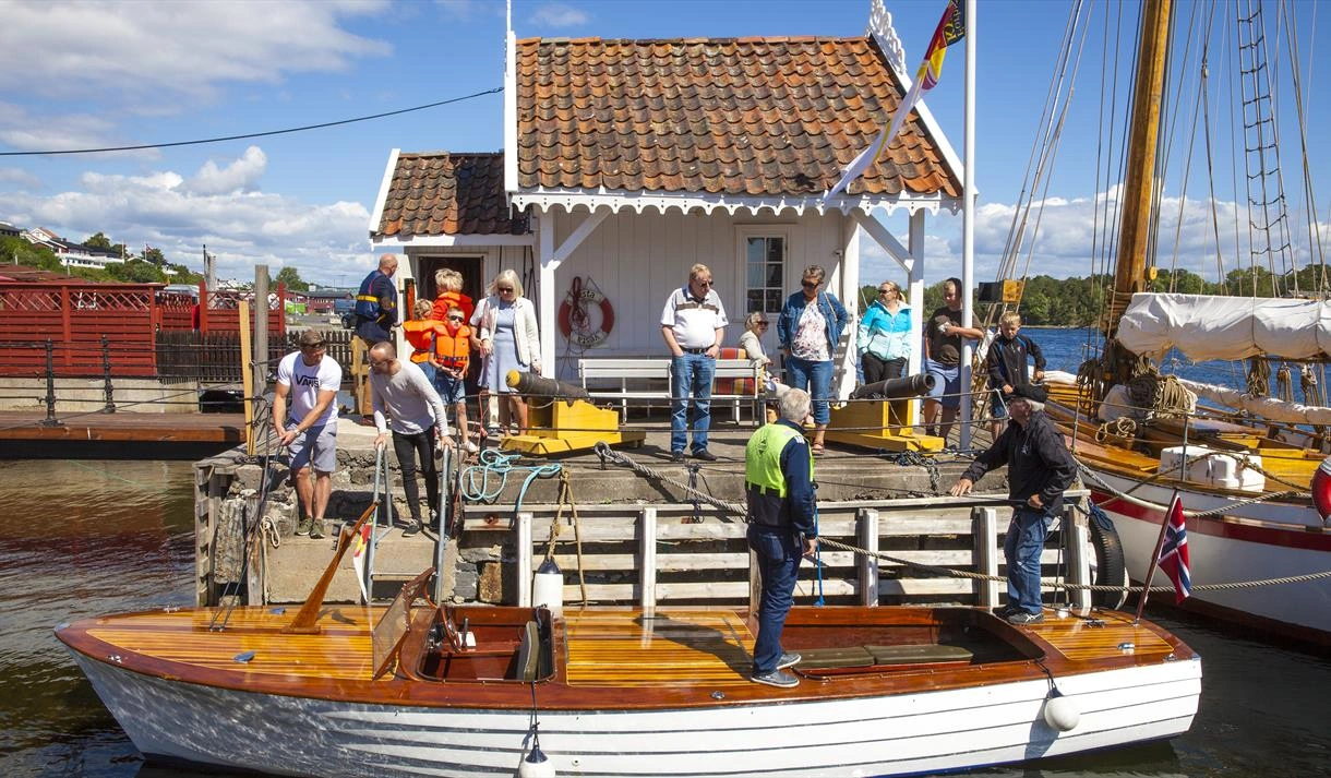 Langesund haven, houten huizen en Skagerrak kustlijn in Telemark, Noorwegen