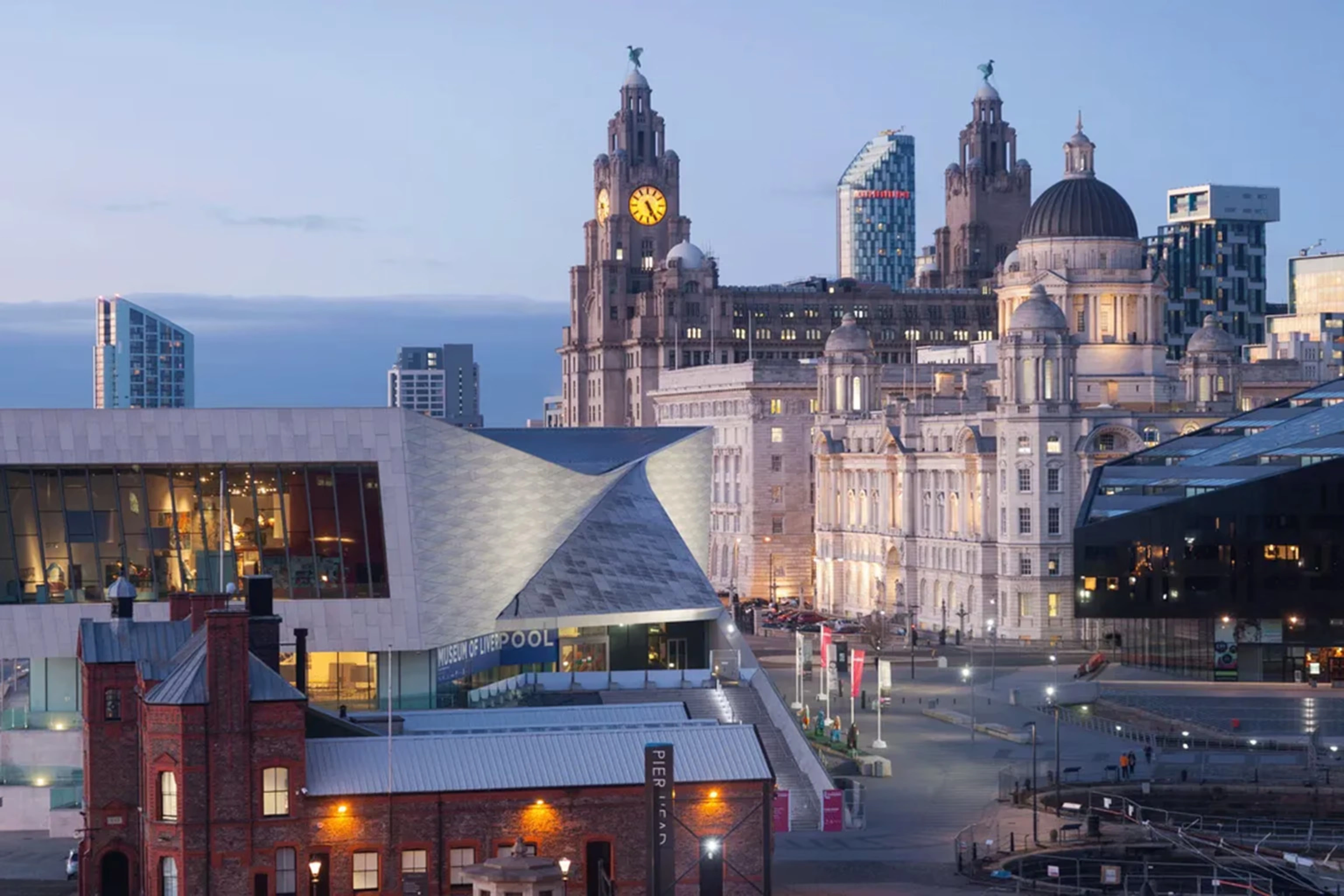 Liverpool waterkant, Drie Graces en Rivier Mersey in Engeland