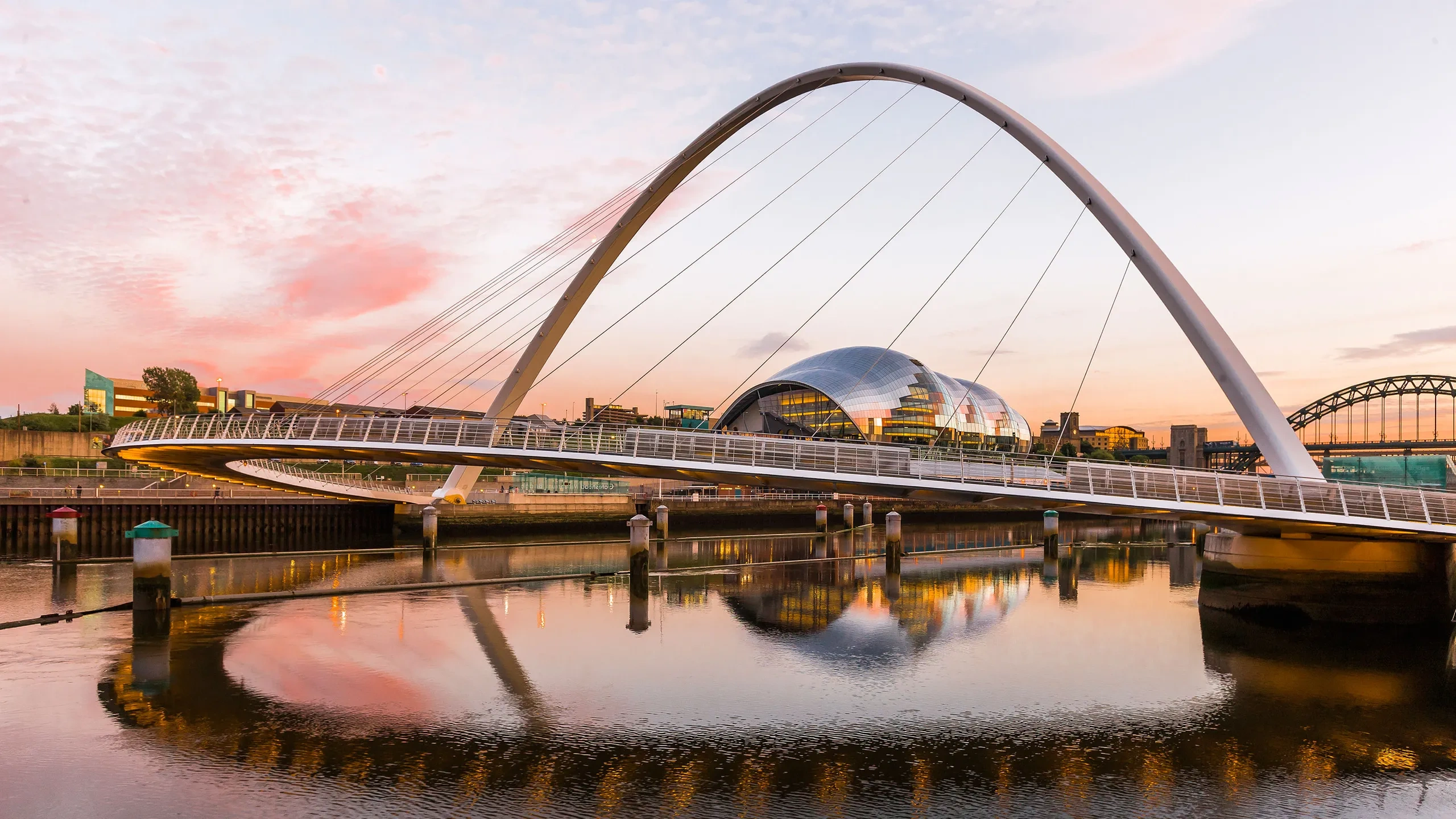 Newcastle upon Tyne bruggen en Quayside cityscape in northeast Engeland