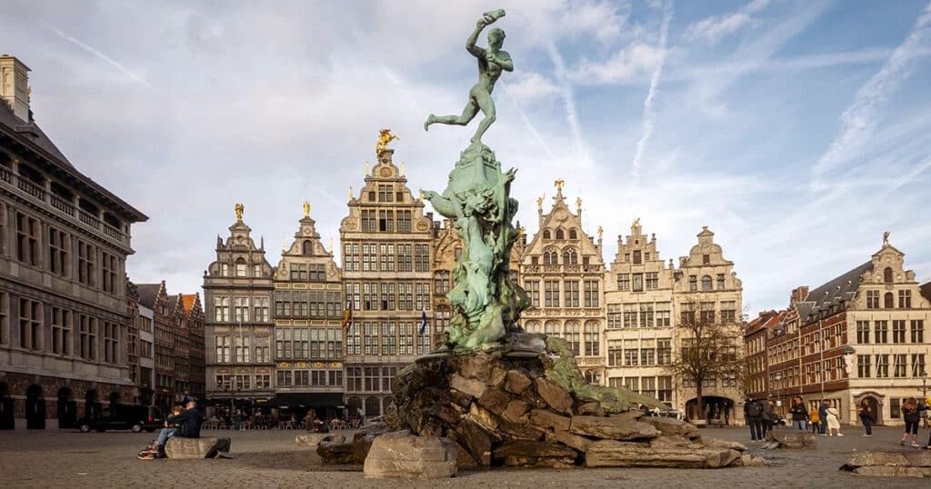 Oostende strand, promenade en Noordzee waterkant op de Belgische kust