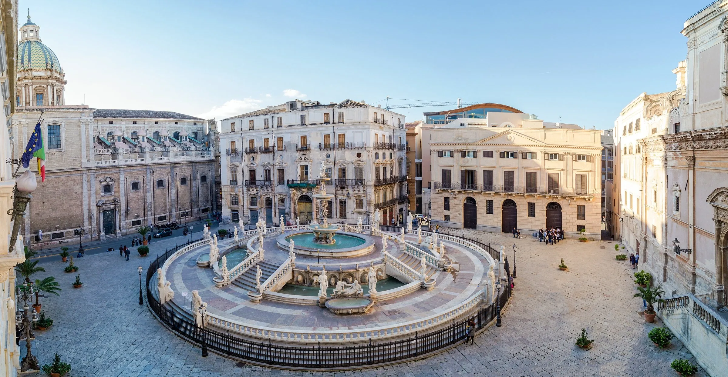 Palermo skyline, historische architectuur en Middellandse Zee waterkant in Sicilië
