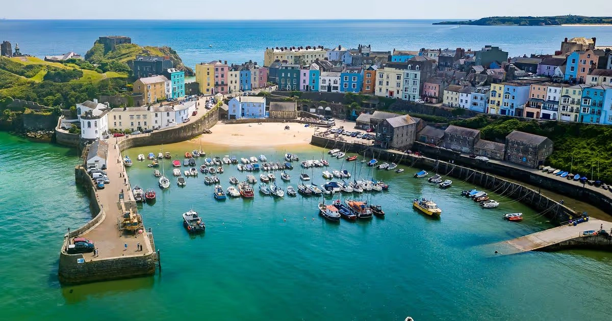 Pembroke Dok waterkant en Pembrokeshire kustlandschap in Wales