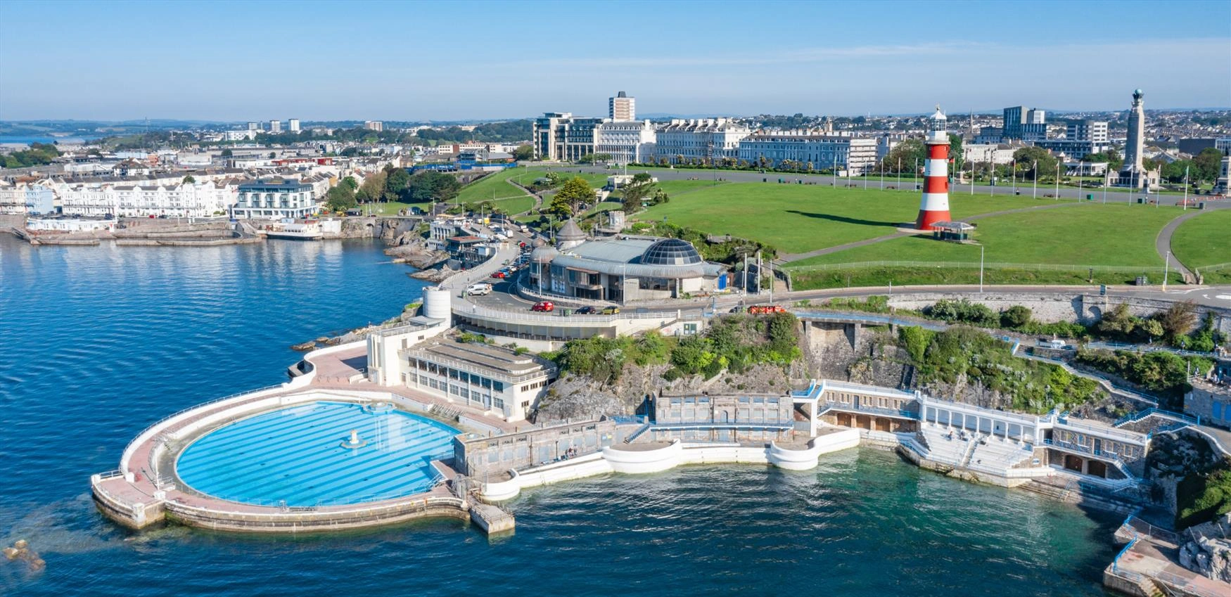 Plymouth Hoe, waterkant en historische haven in Devon, Engeland
