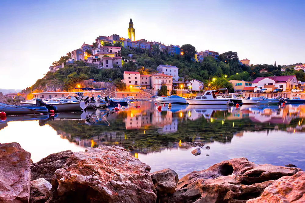 Rijeka waterkant, stadscentrum en Kvarner Bay in Kroatië