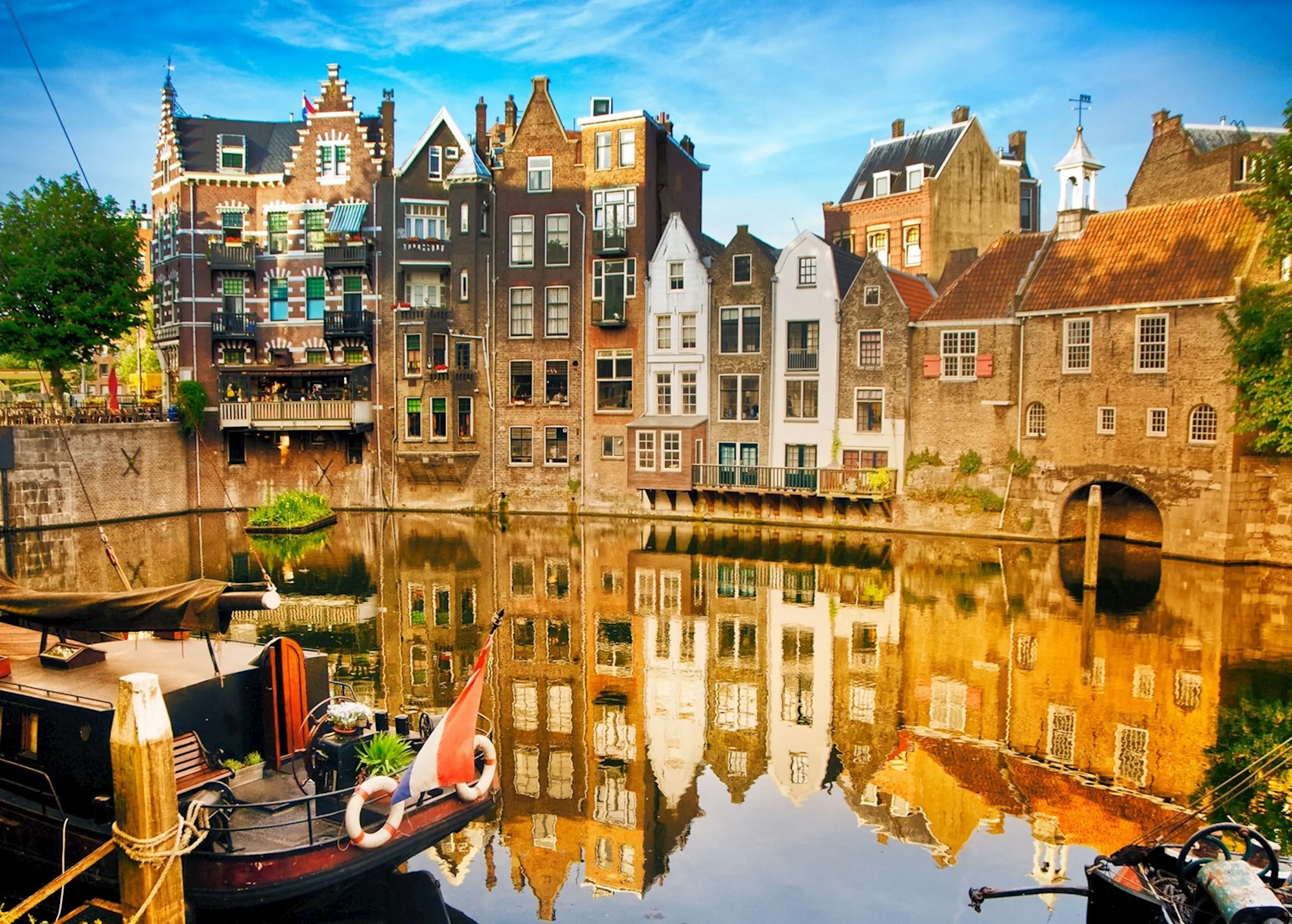 Rotterdam skyline, Erasmus Brug en waterkant in de Nederland