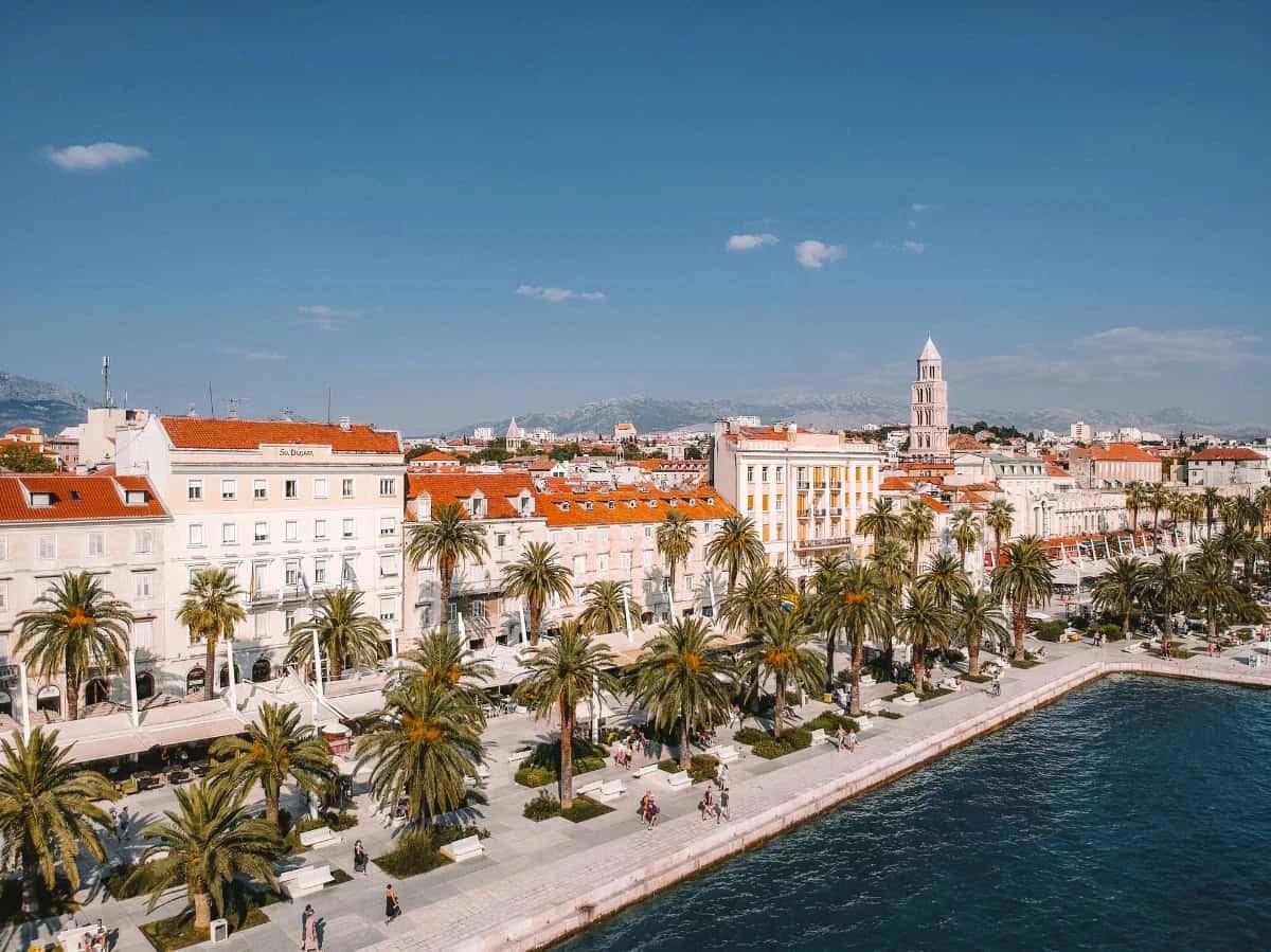 Split oude stad, Riva waterkant en Adriatische kust in Kroatië