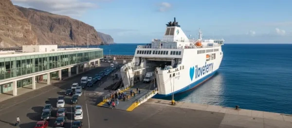 Fred. Olsen Express veerboot bij Agaete in Gran Canaria
