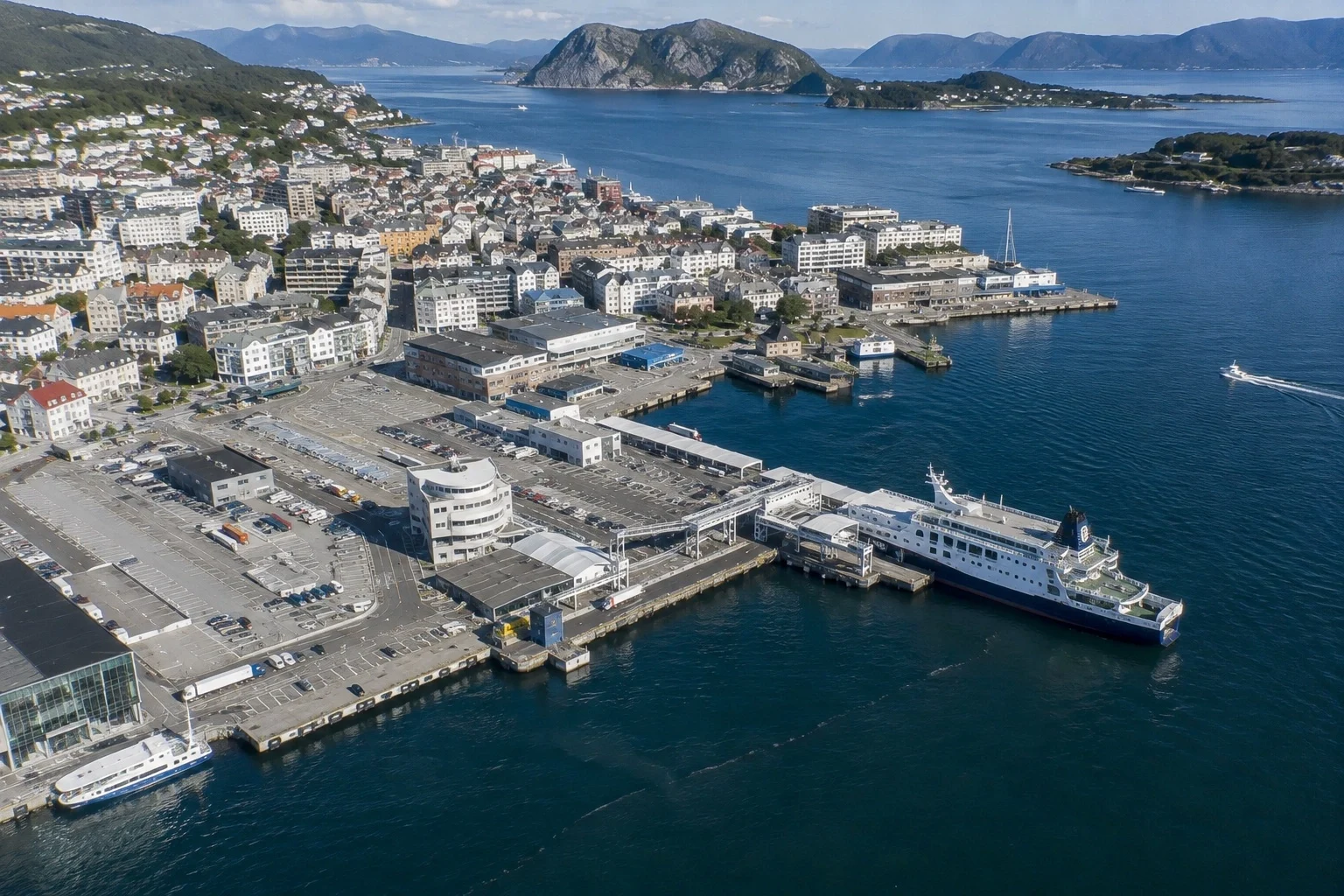 Ålesund kust veerboot kade en haven
