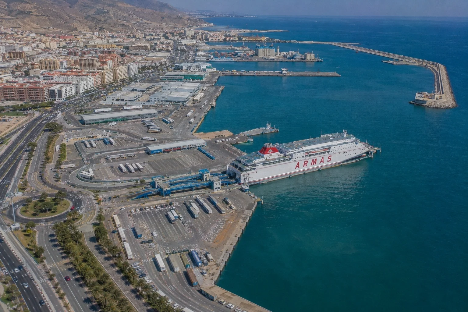 Passagiersveerbootterminal en Haven van Almería