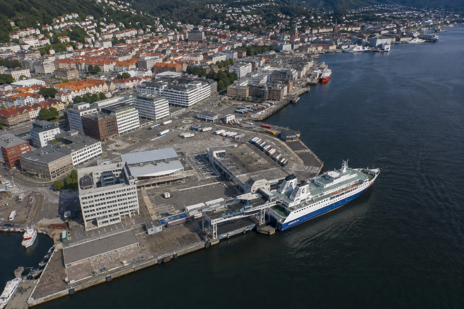 Bergen passagiersveerboothaven en haven in westelijke Noorwegen