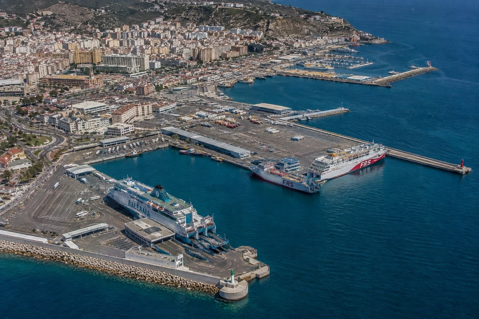 Ceuta passagiersveerboothaven op de Noord-Afrikaanse kust van Spanje