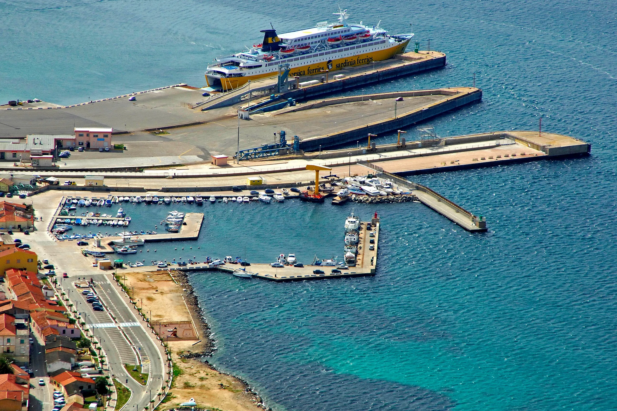 Golfo Aranci veerboothaven in Sardinië