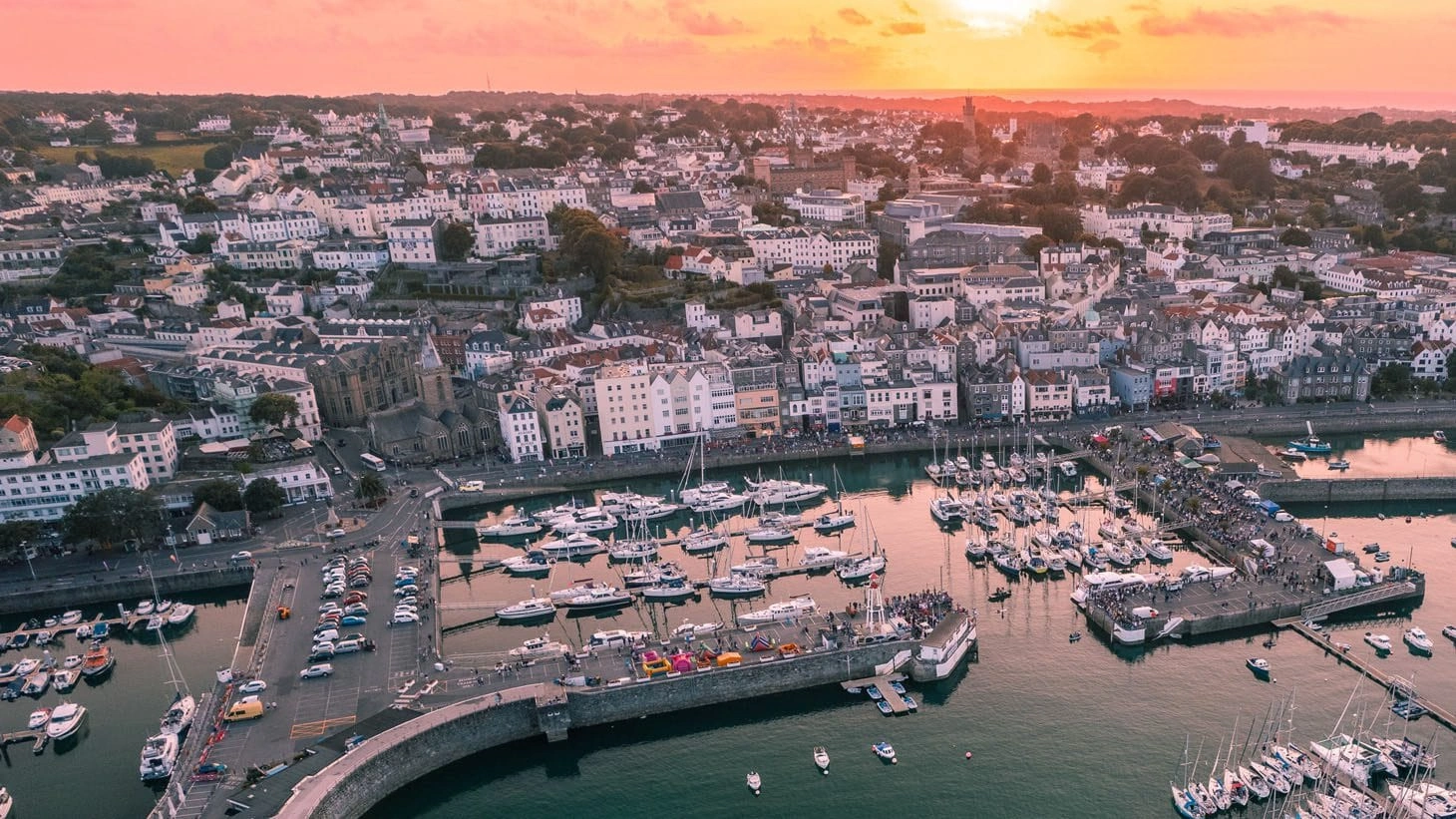 St Peter Port en Guernsey haven