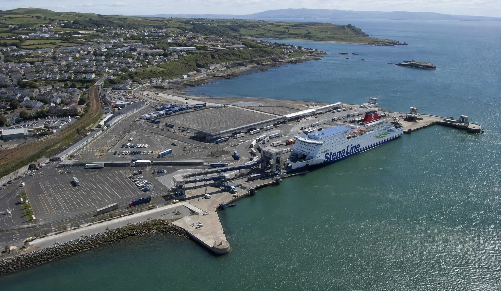 Holyhead passagiersveerbootterminal en haven op Anglesey