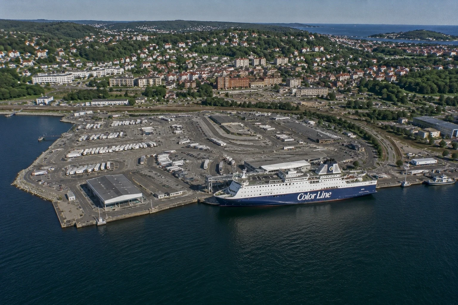 Color Line passagiers- en autoveerbootterminal bij Larvik, Noorwegen