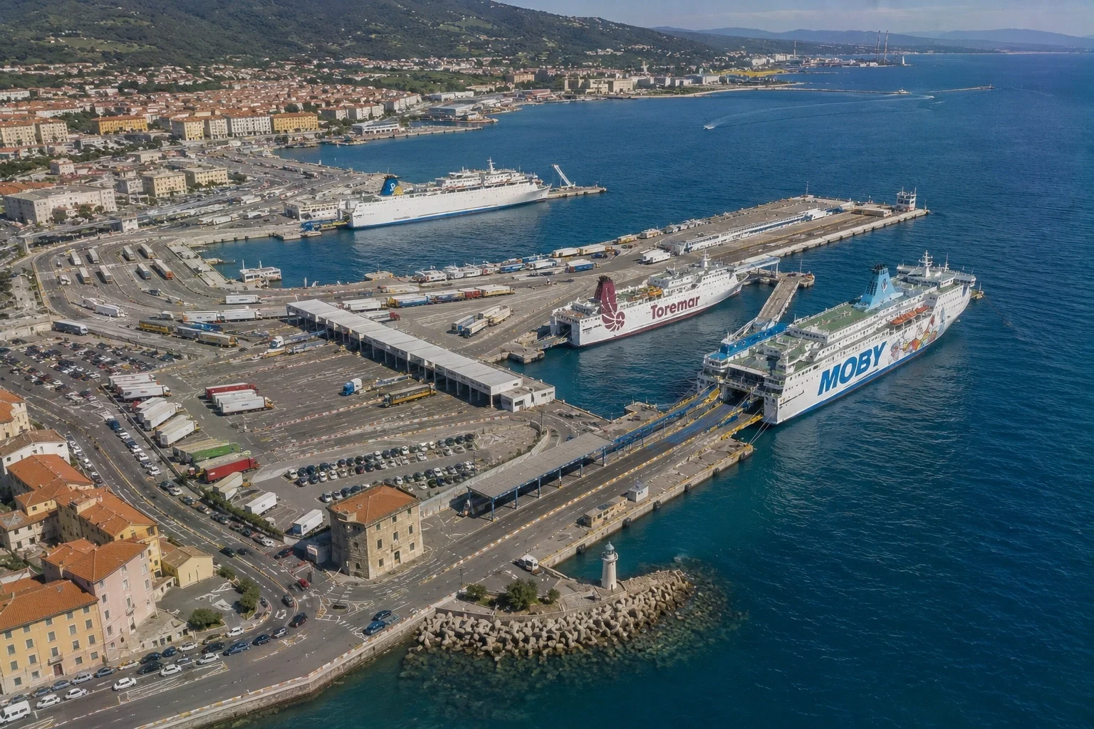 Piombino veerboothaven in Toscane