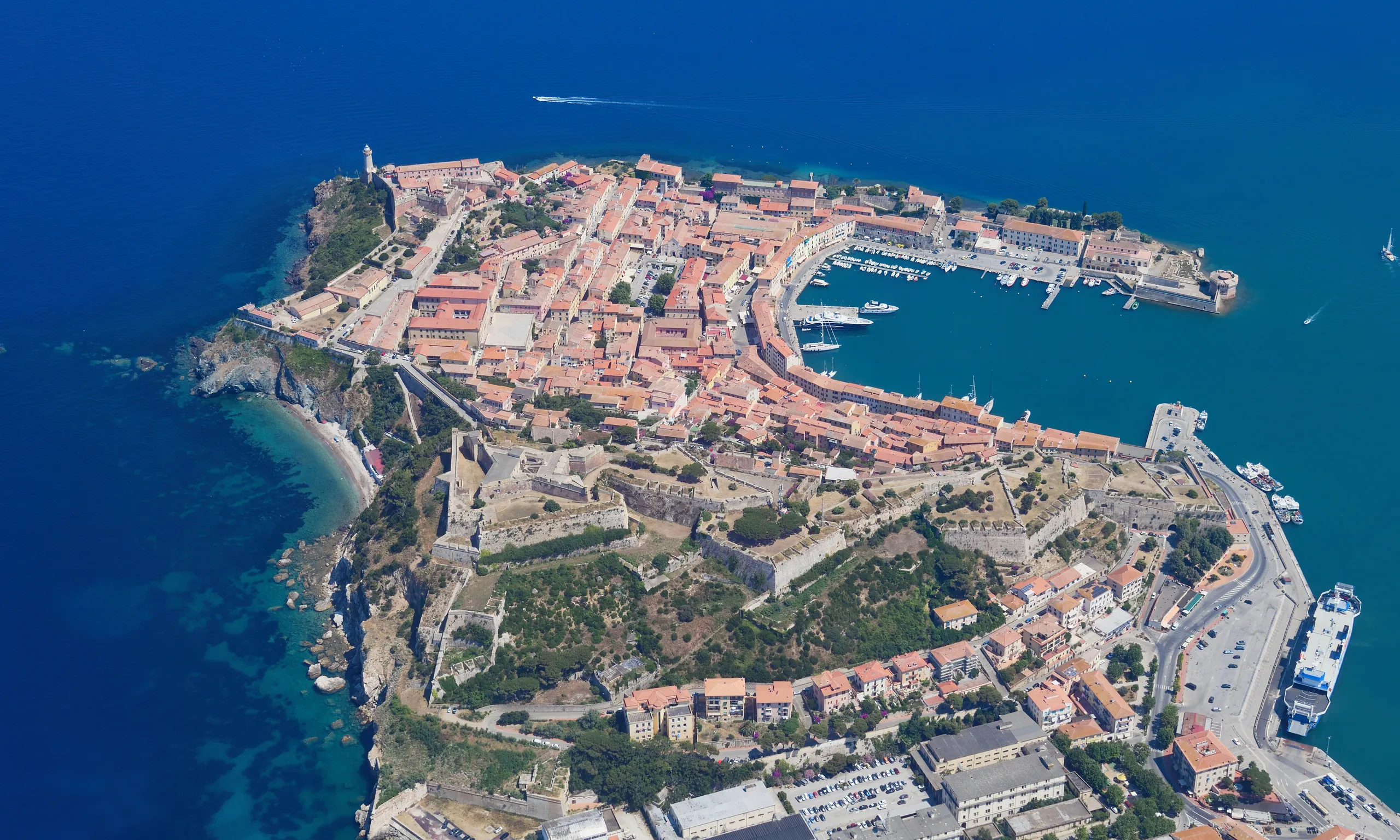 Portoferraio veerboothaven op Elba