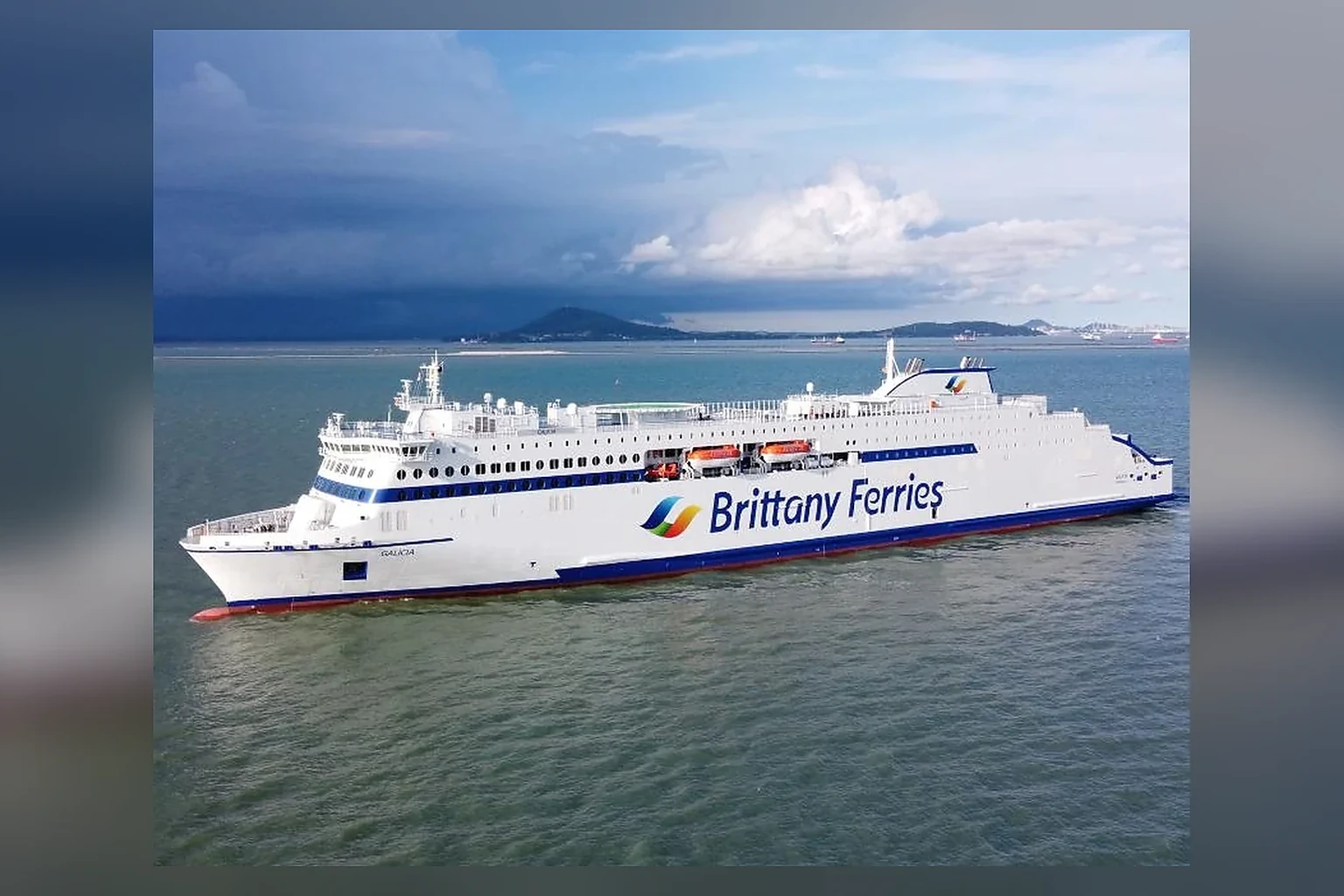 Brittany Ferries passagiersveerboot afvaart over de Kanaal