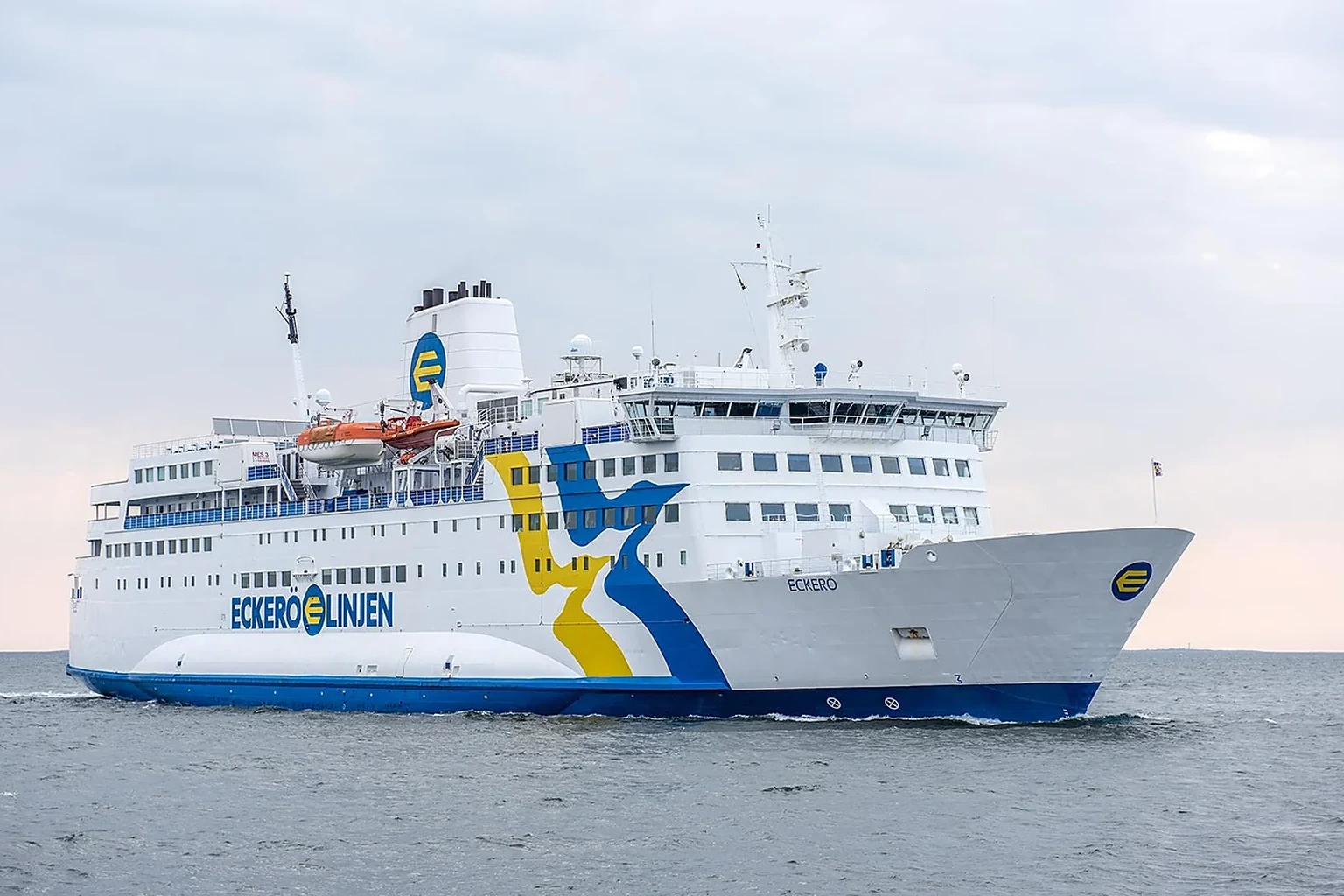 Eckerö Linjen passagiers- en autoveerboot op de Åland Zee