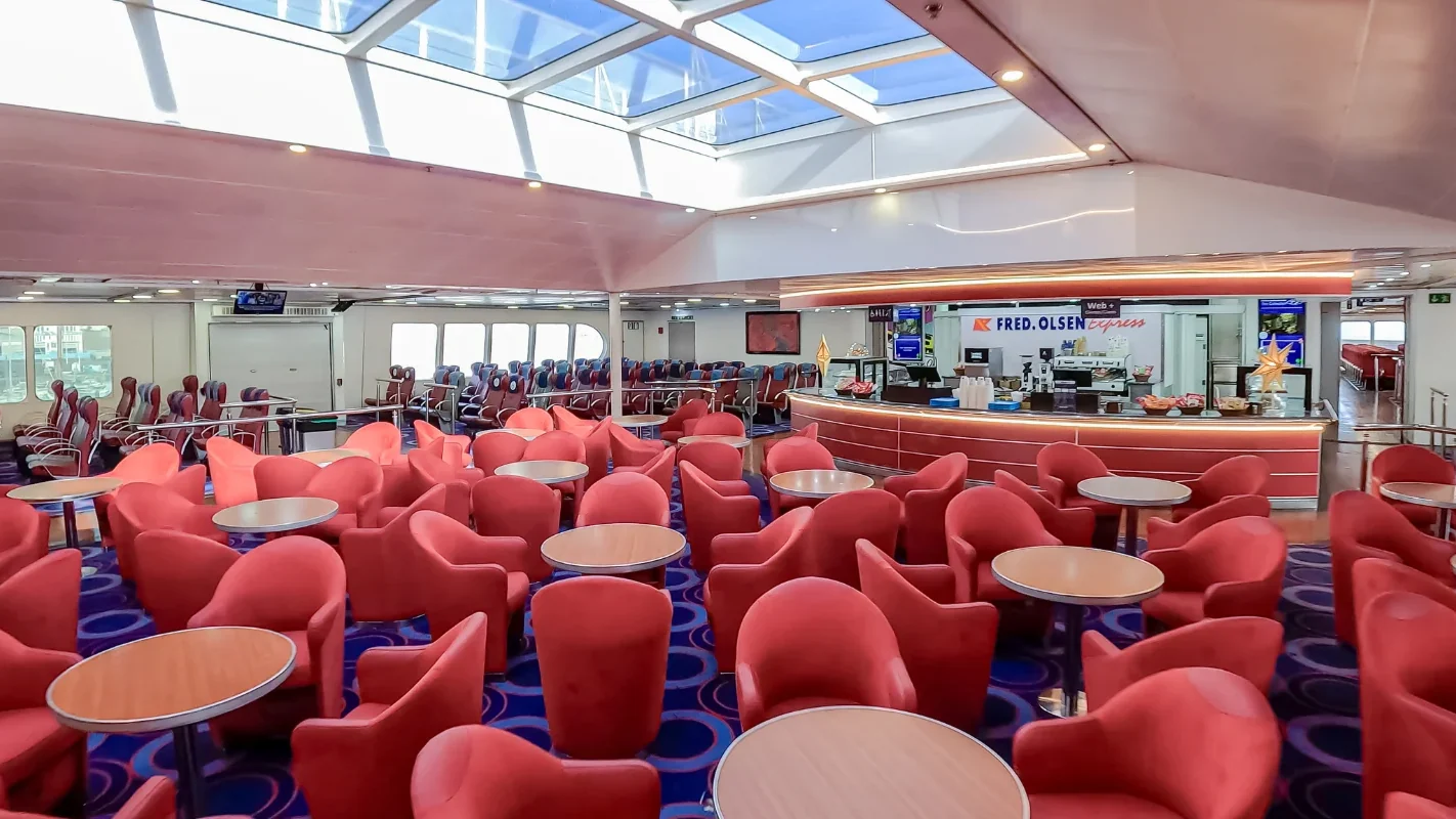 Cafetaria aan boord Fred. Olsen Express veerboot Barlovento Express