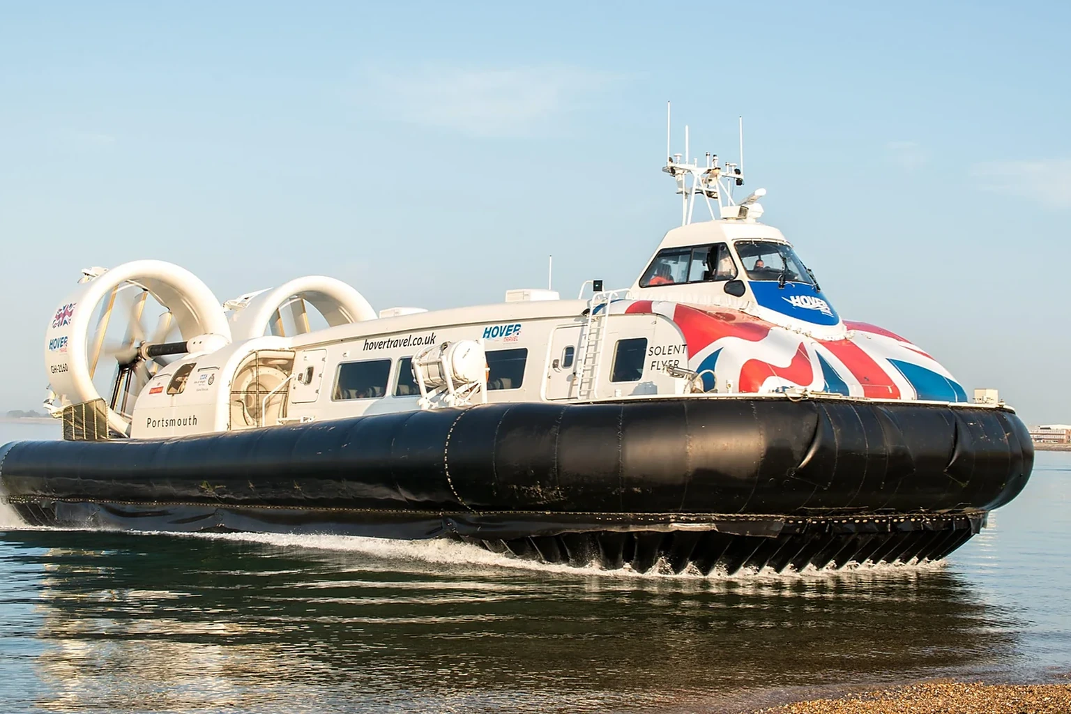 Hovertravel passagier hovercraft overtocht de Solent