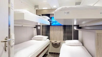 Vier-berth binnen hut aan boord Irish Ferries schip W.B. Yeats