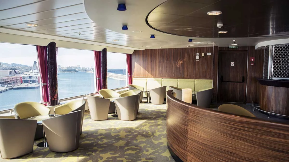 Passagier lounge aan boord La Méridionale veerboot Piana