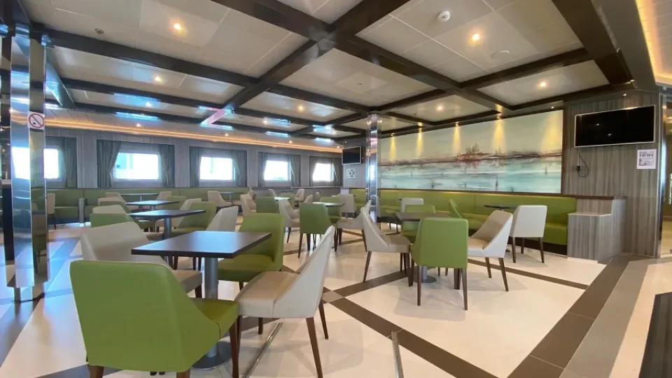 Passagier lounge aan boord Ciudad de Valencia