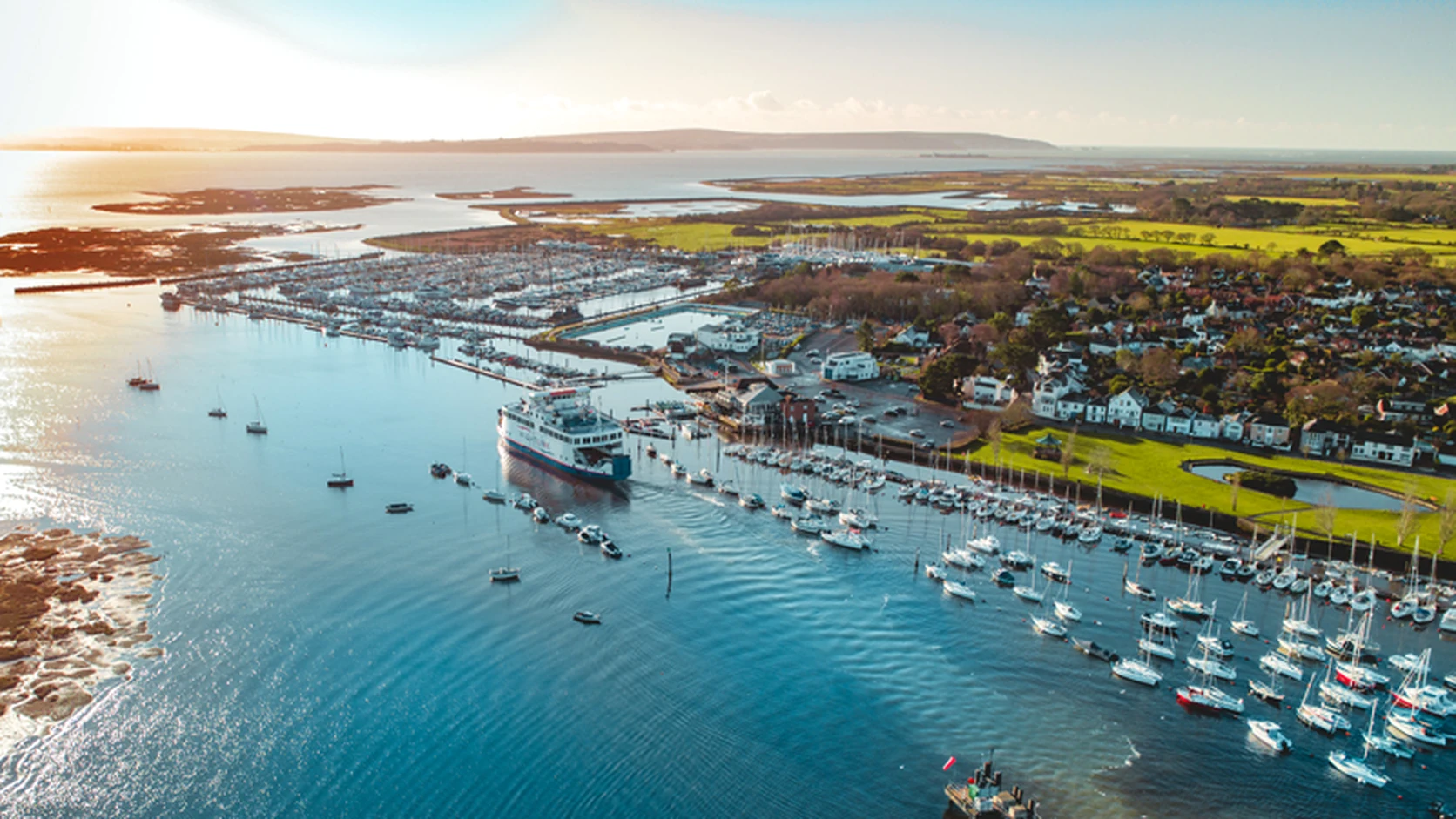Wightlink veerboot vertrekken Lymington via de Nieuwe Bos kust