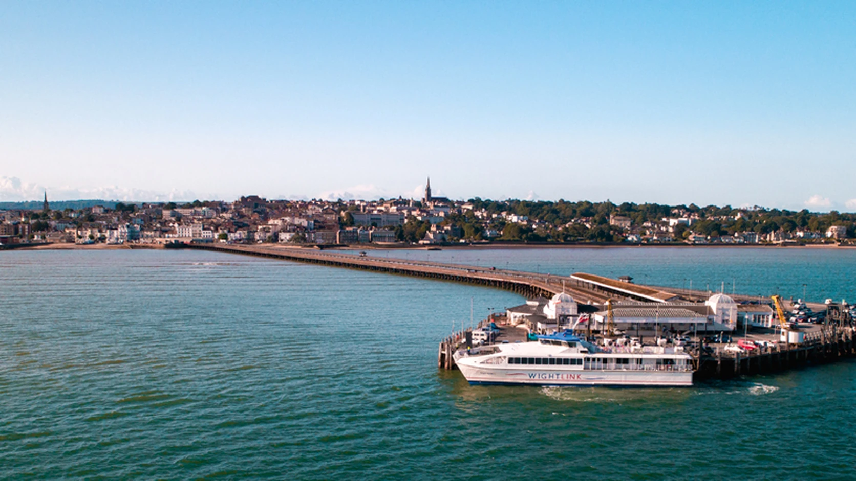 Wightlink FastCat bij Ryde Pier Head op de Isle of Wight