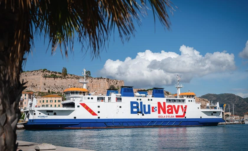 Blu Navy veerboot bij Portoferraio, Elba