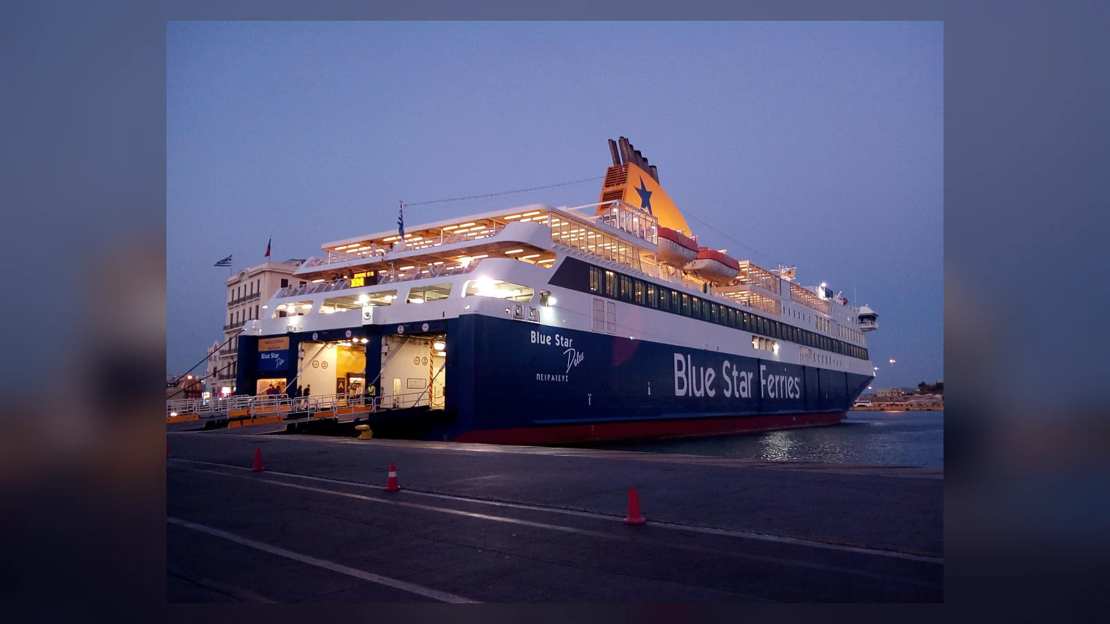 Blue Star Ferries schip bij zee