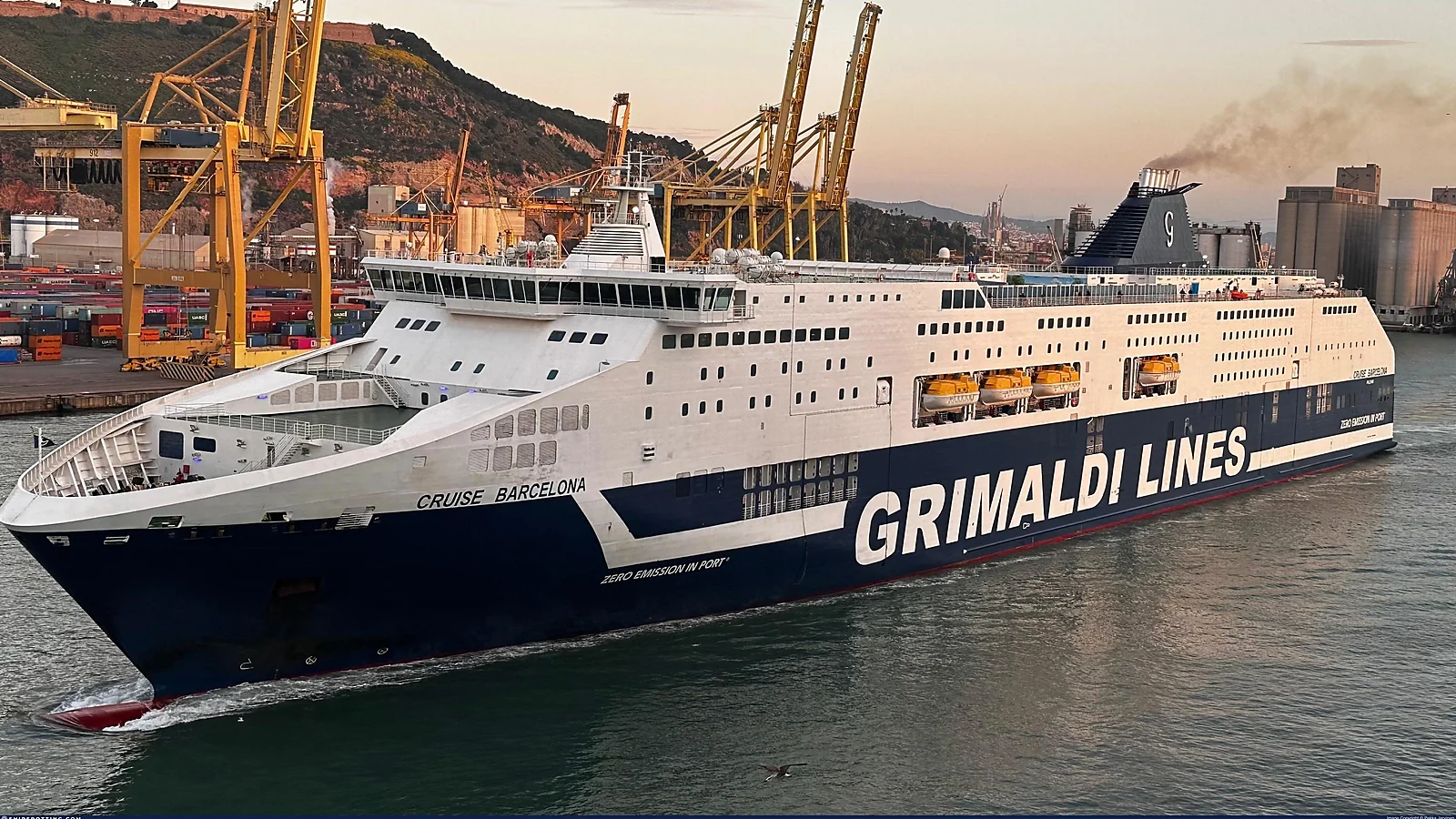 Grimaldi Lines passagiers- en autoveerboot