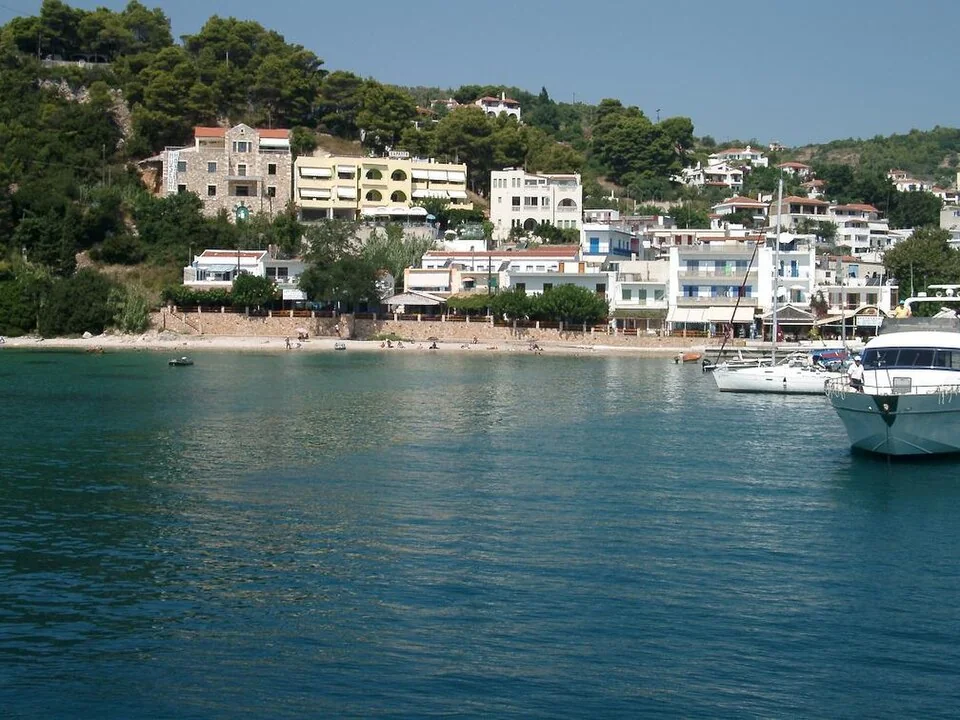 Kust en havenomgeving van Alonissos