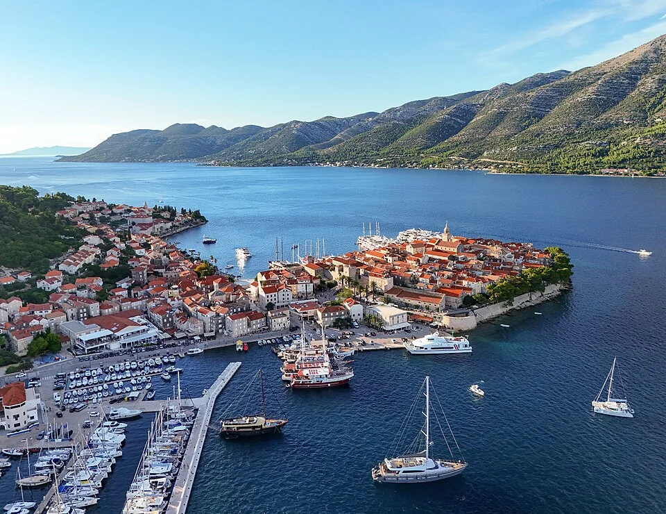 Kust en havenomgeving van Korčula