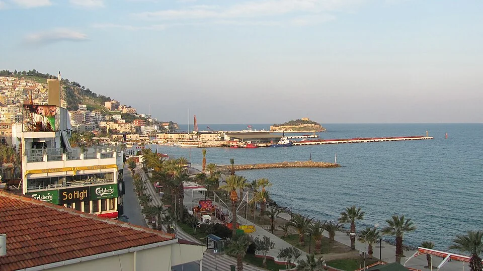 Kust- en havenomgeving van Kuşadası
